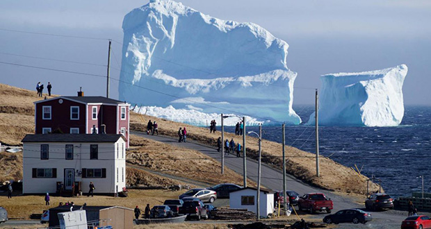 Un iceberg de 46 mètres de haut échoué sur les côtes canadiennes