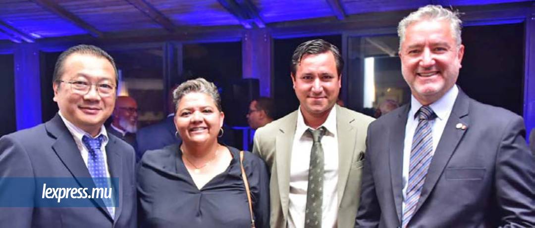 Jocelyn Kwok de l’AHRIM, Emmanuelle Coquet, directrice des opérations de Broxi Fresh Gourmet, Mateo Zinno, directeur général de MFS, et Stefano Zinno, consul d’Italie.