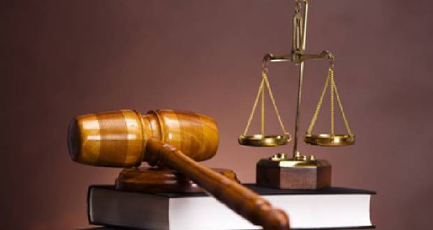 Une résiliation de contrat controversée à l’origine d’une bataille judiciaire